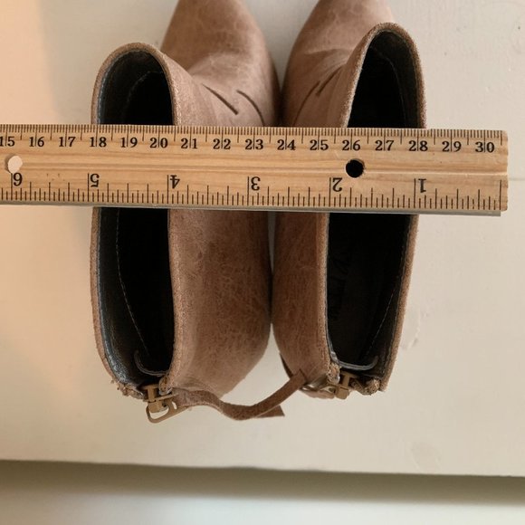 ⭐️❤️ MICHAEL ANTONIO Tan Wedge Booties - Picture 9 of 10